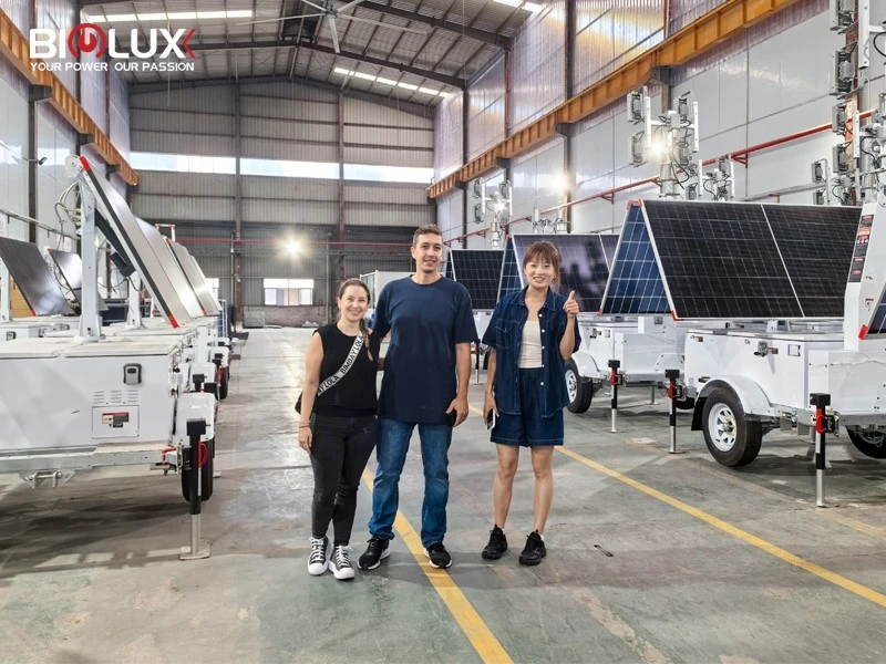 Spanish customers and solar trailers Spanish customers and solar trailers